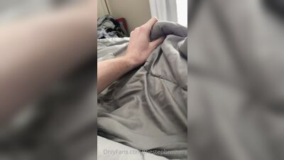 TheStepBrothers - Big bro fondles Lil bro in bed - 1 min - free gay porn
