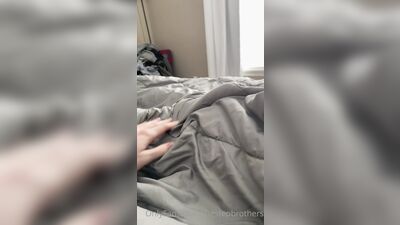 TheStepBrothers - Big bro fondles Lil bro in bed - 1 min - free gay porn