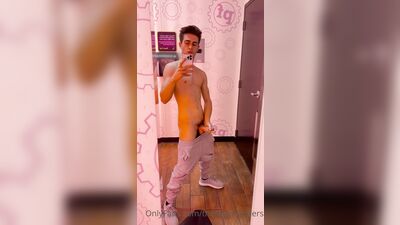 TheStepBrothers - Lil bro wanks in the mirror at Plant Fitness - 2 min - free gay porn