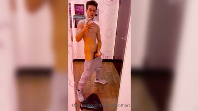 TheStepBrothers - Lil bro wanks in the mirror at Plant Fitness - 2 min - free gay porn