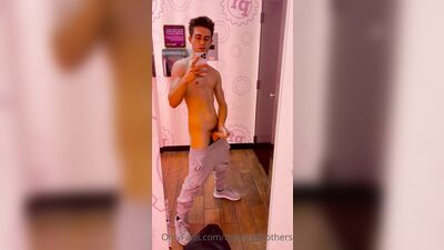 TheStepBrothers - Lil bro wanks in the mirror at Plant Fitness - 2 min - free gay porn