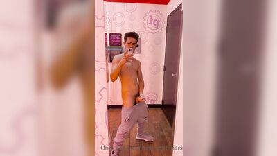 TheStepBrothers - Lil bro wanks in the mirror at Plant Fitness - 2 min - free gay porn