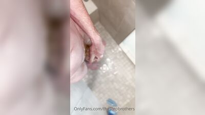 TheStepBrothers - Big bro washes his cock and balls - 3 min - free gay porn