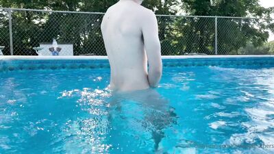 TheStepBrothers - Lil bro has a wank in the pool - 5 min - free gay porn