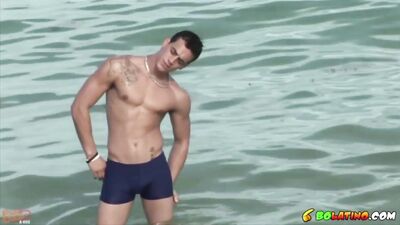 The temptation of showing off - free gay porn