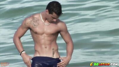 The temptation of showing off - free gay porn