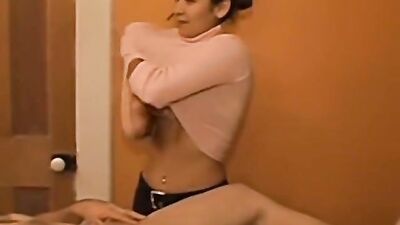 Getting a handjob from my Latina masseuse