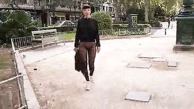 No skirt seamless pantyhose in public