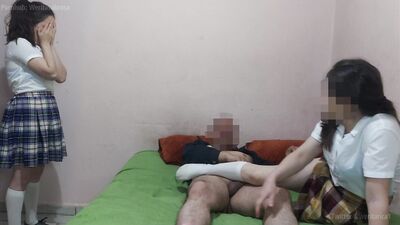Oh no Linda Colegiala teen descubre a su hermanastra follando con su profesor