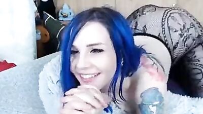 Tricky Nymph twerks and cums with toys