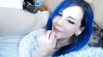 Tricky Nymph twerks and cums with toys