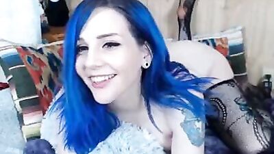 Tricky Nymph twerks and cums with toys