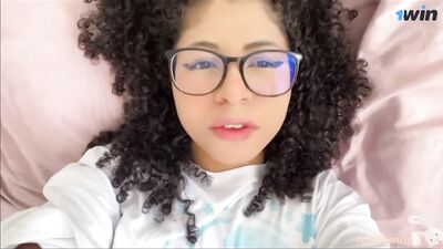 POV Tu hermanastra quiere llevarse mejor contigo