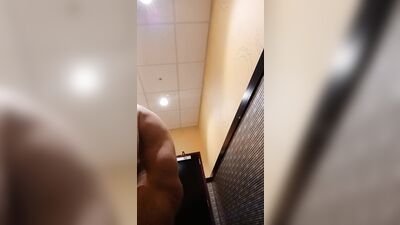 Men in Locker Rooms Gay Porn Video (119)