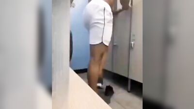 Men in Locker Rooms Gay Porn Video (111)