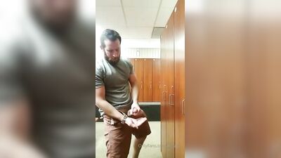 Men in Locker Rooms Gay Porn Video (124)