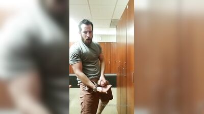 Men in Locker Rooms Gay Porn Video (124)