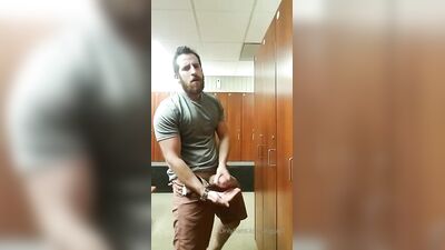 Men in Locker Rooms Gay Porn Video (124)