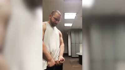 Men in Locker Rooms Gay Porn Video (154)