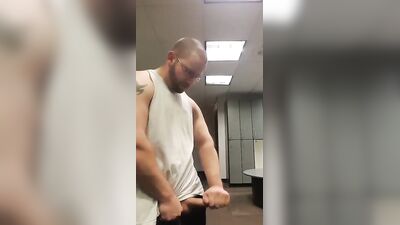 Men in Locker Rooms Gay Porn Video (154)