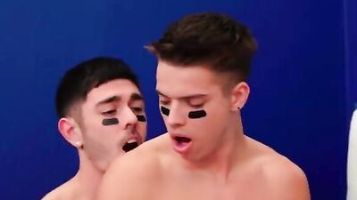Men in Locker Rooms Gay Porn Video (3)