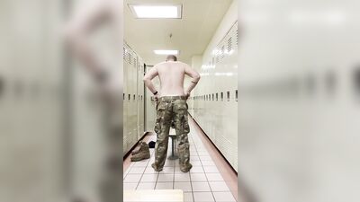 Men in Locker Rooms Gay Porn Video (88)
