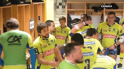 Men in Locker Rooms Gay Porn Video (122)