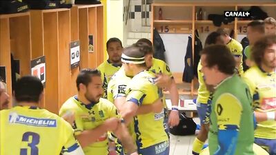 Men in Locker Rooms Gay Porn Video (122)