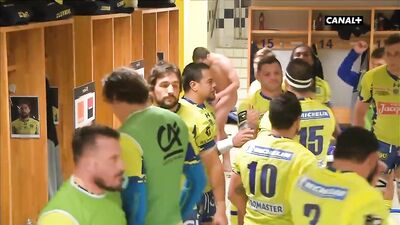 Men in Locker Rooms Gay Porn Video (122)