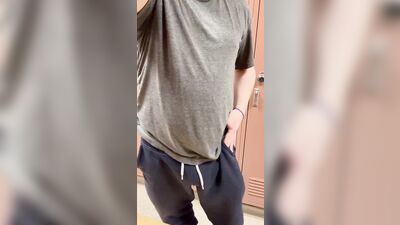 Men in Locker Rooms Gay Porn Video (78)