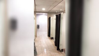 Men in Locker Rooms Gay Porn Video (133)