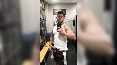 Men in Locker Rooms Gay Porn Video (15)