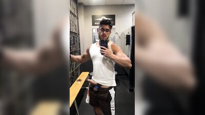 Men in Locker Rooms Gay Porn Video (15)