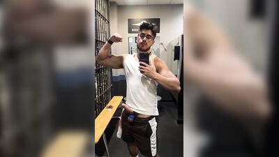 Men in Locker Rooms Gay Porn Video (15)