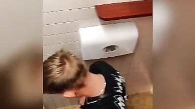 Men in Locker Rooms Gay Porn Video (125)