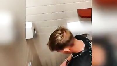 Men in Locker Rooms Gay Porn Video (125)