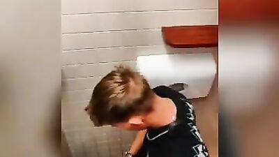 Men in Locker Rooms Gay Porn Video (125)