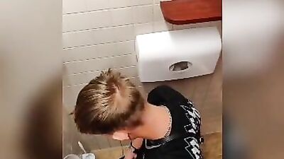 Men in Locker Rooms Gay Porn Video (125)
