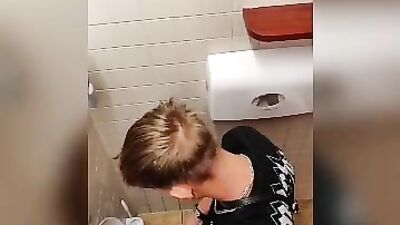 Men in Locker Rooms Gay Porn Video (125)