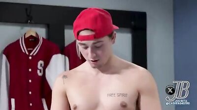Men in Locker Rooms Gay Porn Video (32)