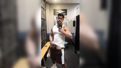Men in Locker Rooms Gay Porn Video (16)