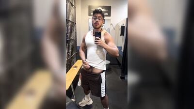 Men in Locker Rooms Gay Porn Video (16)