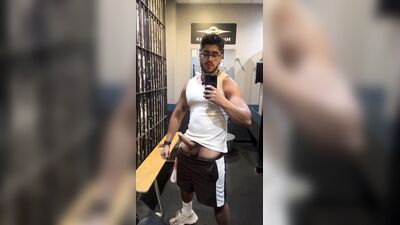 Men in Locker Rooms Gay Porn Video (16)