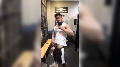 Men in Locker Rooms Gay Porn Video (16)