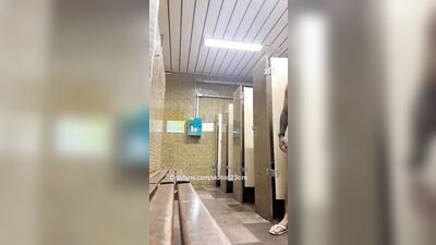 Men in Locker Rooms Gay Porn Video (76)