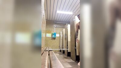 Men in Locker Rooms Gay Porn Video (76)