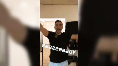 Men in Locker Rooms Gay Porn Video (23)