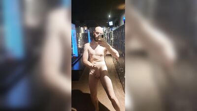 Men in Locker Rooms Gay Porn Video (142)