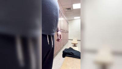 Men in Locker Rooms Gay Porn Video (49)