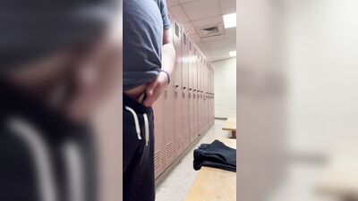 Men in Locker Rooms Gay Porn Video (49)